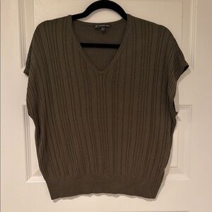 Adrianna Papell Olive V-Neck Short Sleeved Sweater Size Small